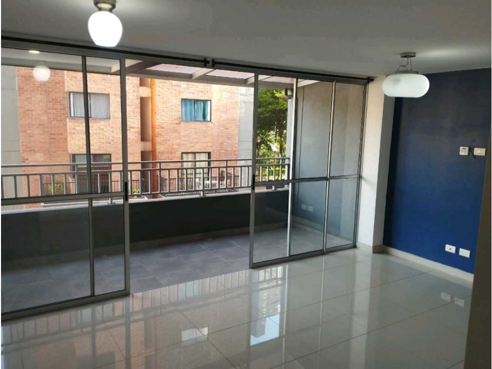 VENTA APARTAMENTO CON PARQUEADERO Y ÚTIL EN ITAGÜÍ SURAMÉRICA — foto 4