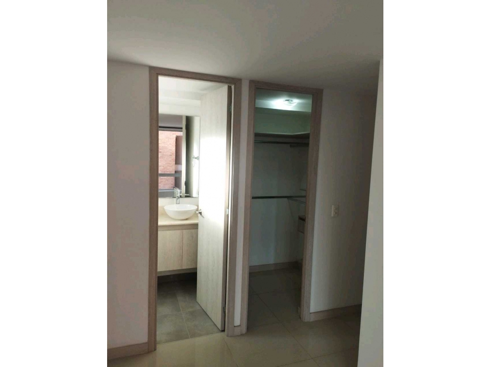 VENTA APARTAMENTO CON PARQUEADERO Y ÚTIL EN ITAGÜÍ SURAMÉRICA — foto 6