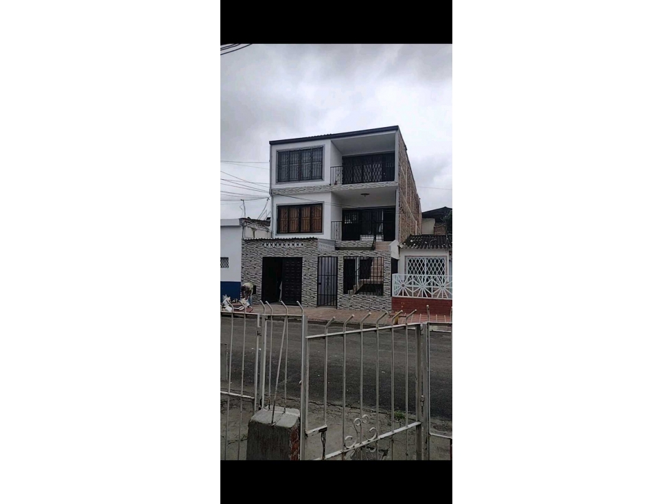 Venta Casa con apartamentos barrio el Jardin cali