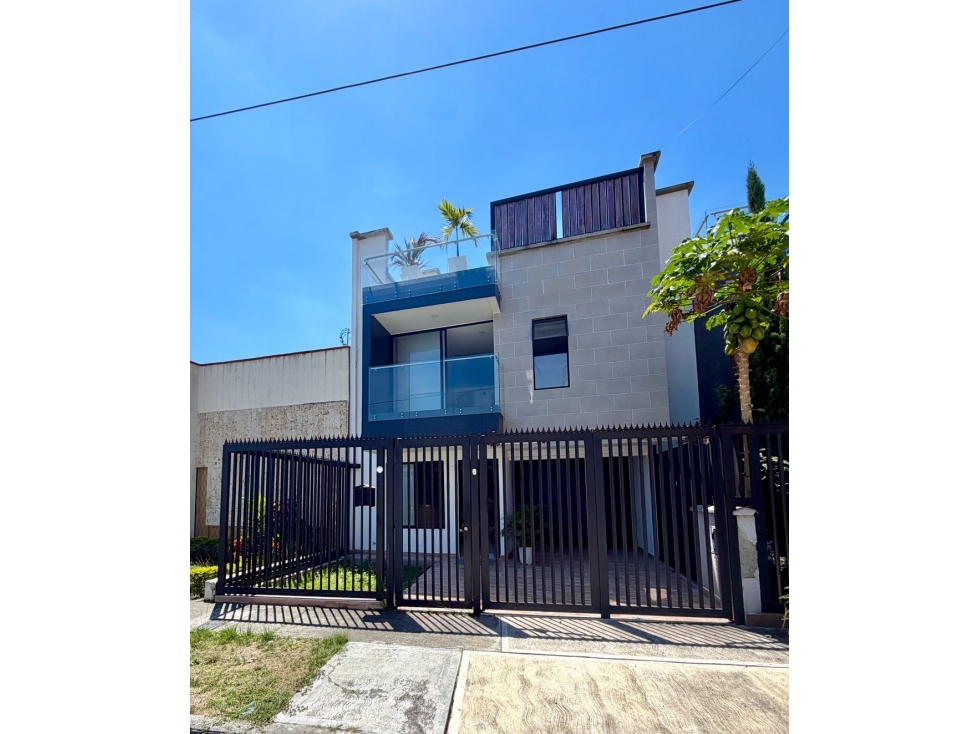 VENTA CASA TRES NIVELES EN LAS MERCEDES-II PALMIRA