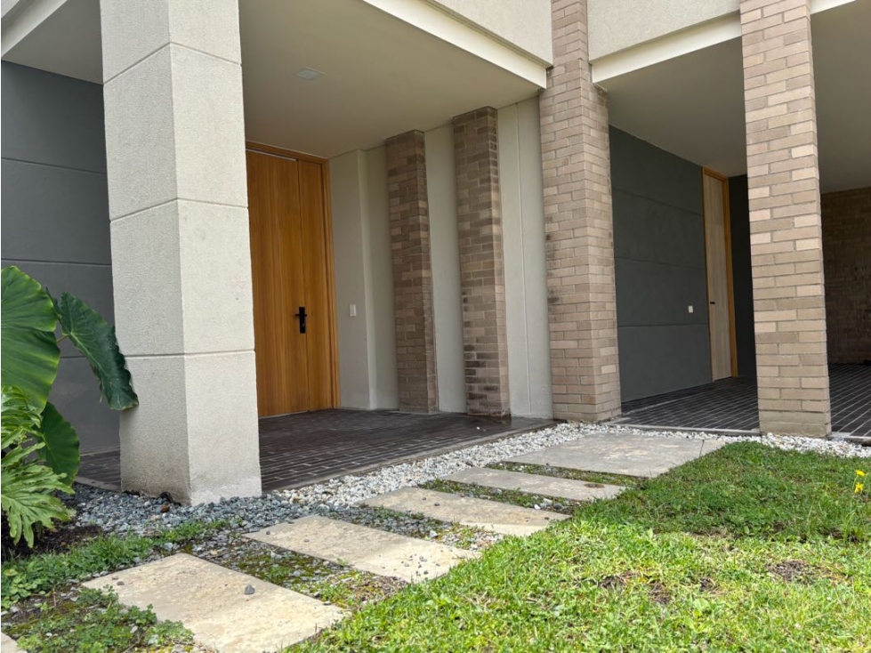 Venta de Casa Vista Panorámica en Parcelación Sajonía Cerca al Túnel