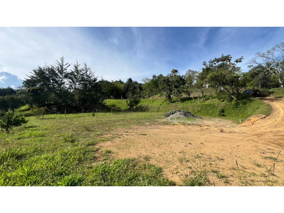 Venta lote 2.646 m² con vista a montaña y bosque en San Antoni