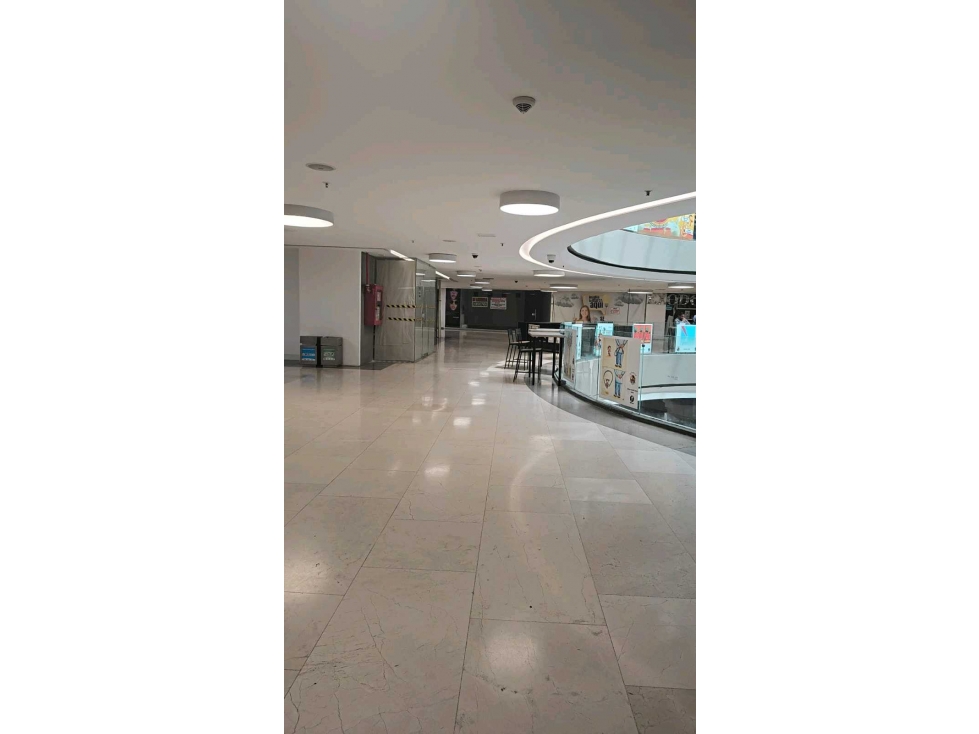 ALQUILER LOCAL GRANDE 84M² MÁS TERRAZA EXCLUSIVA 170M² COSMOCENTRO — foto 4