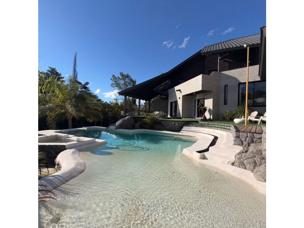 VENTA CASA CON VISTA AL LAGO COSTA AZUL SUR VILLA CARLOS PAZ - 1