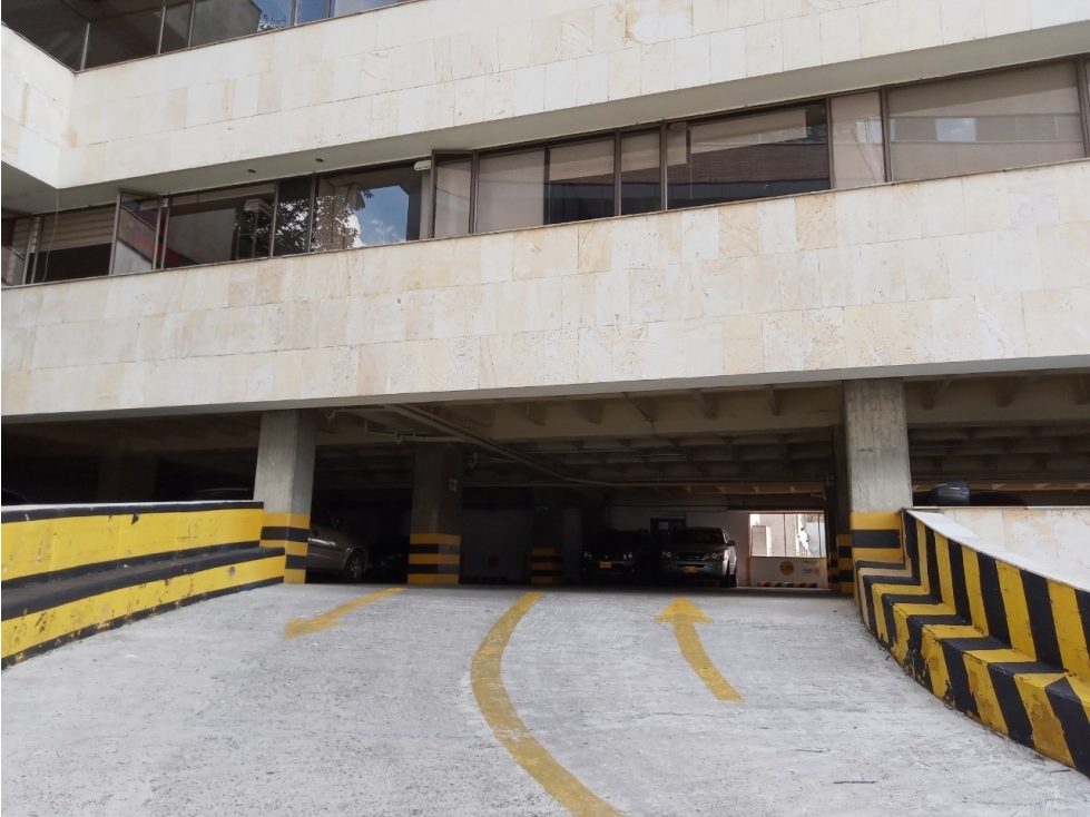 CRA 43A 14 27 PARQUEADERO 324