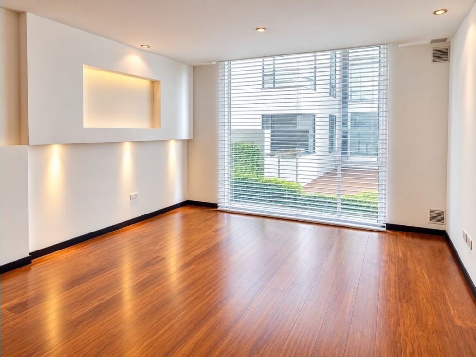 Cumbayá, Casa en Renta, 276,10 m2, 3 dormitorios, 2 parqueaderos.