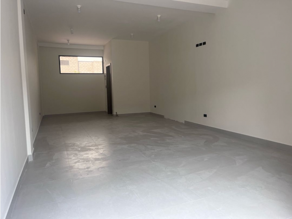 Cumbayá, Rento local comercial, 50 m2. - 4