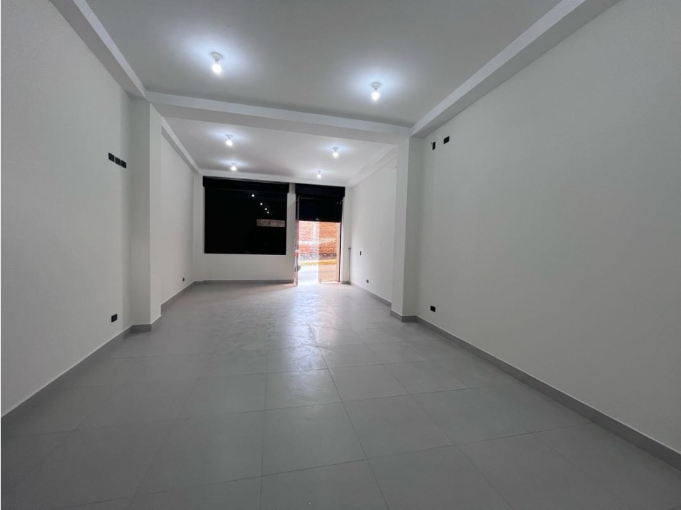 Cumbayá, Rento local comercial, 50 m2. - 5