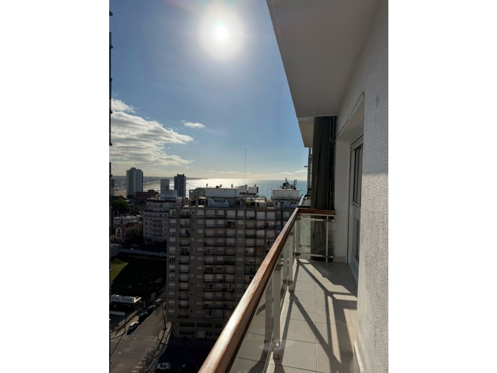 DEPARTAMENTO 2 AMBENTE CON BALCON Y VISTA AL MAR - 3
