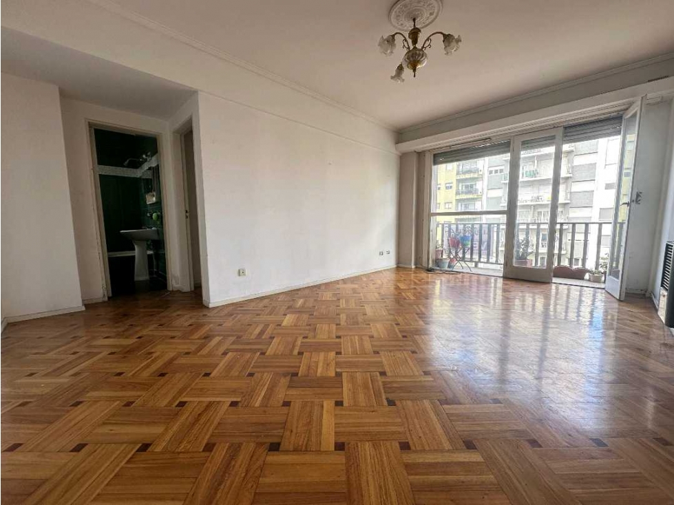 Venta Departamento 2 Amb con balcón a la calle sobre Av. Independencia - 5