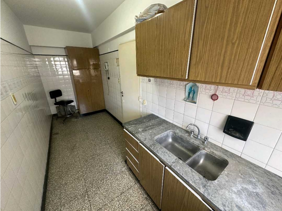 Venta Departamento 2 Amb con balcón a la calle sobre Av. Independencia - 6