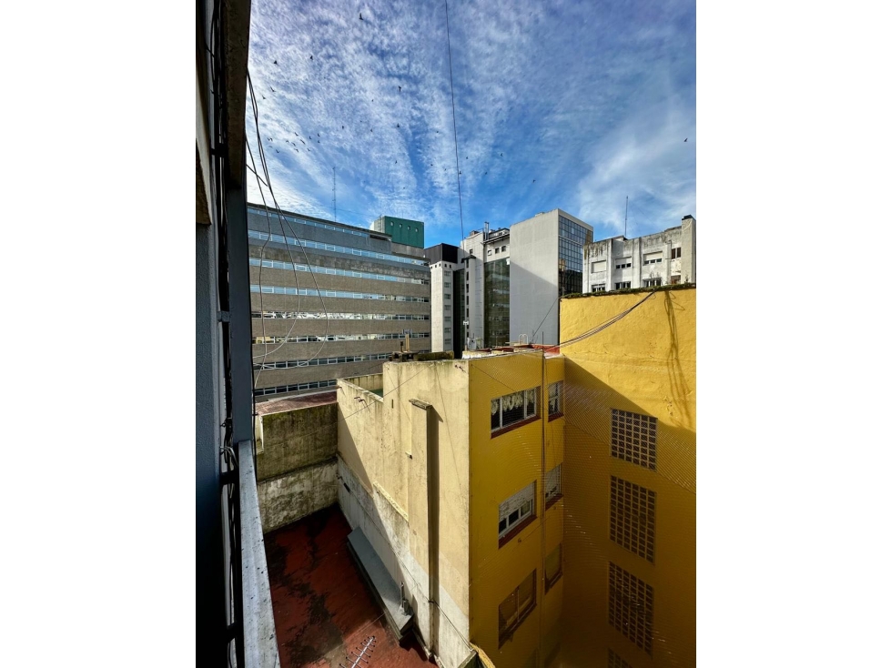 Departamento 2 ambientes contrafrente reciclado con balcon - 5