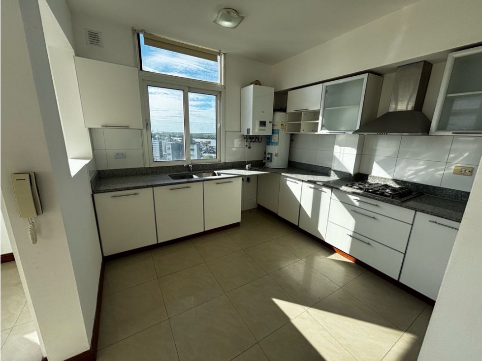 Departamento con 3 dormitorios, 3 baños y terraza privada en venta — foto 6