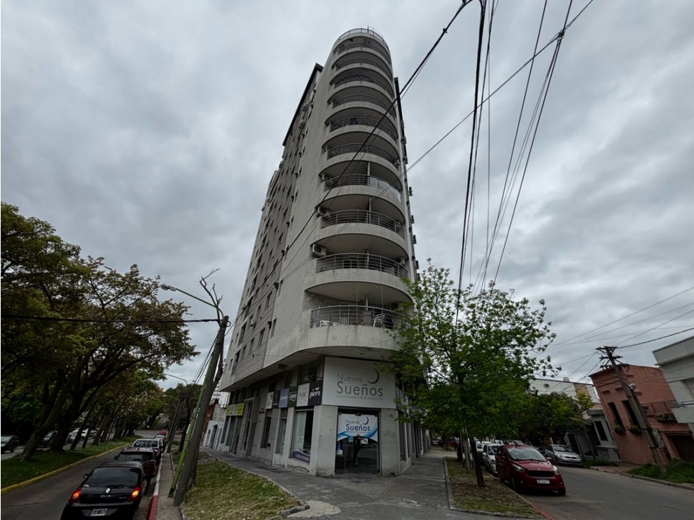 Departamento con 3 dormitorios, 3 baños y terraza privada en venta