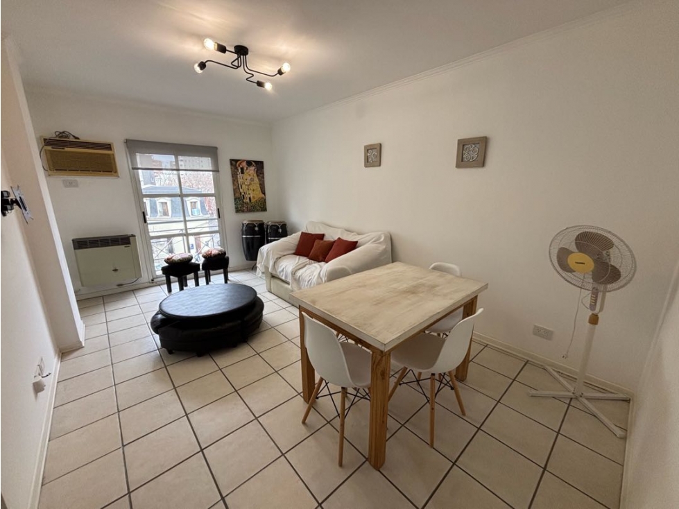 Departamento con dos dormitorios a metros de Av. Rocca en alquiler - 1