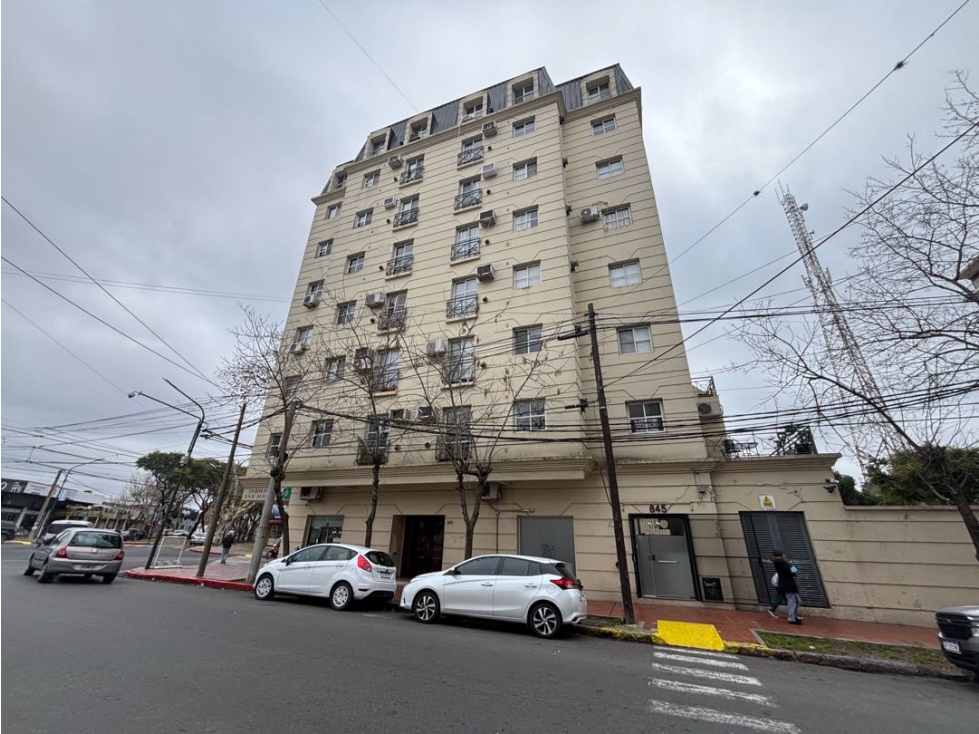 Departamento con dos dormitorios a metros de Av. Rocca en alquiler - 2