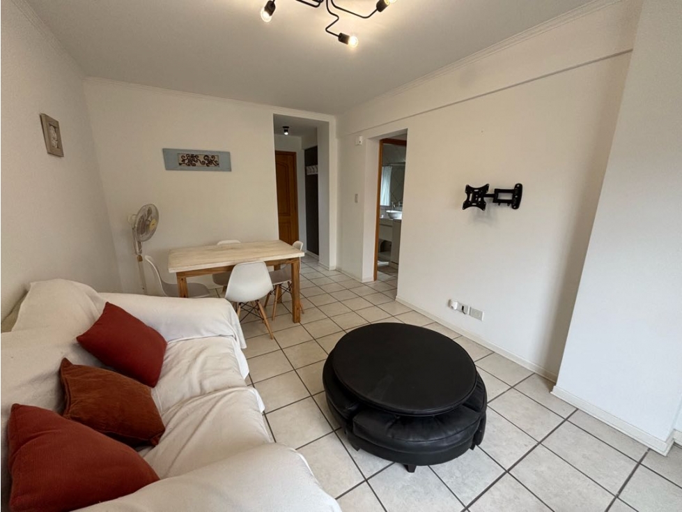Departamento con dos dormitorios a metros de Av. Rocca en alquiler - 4