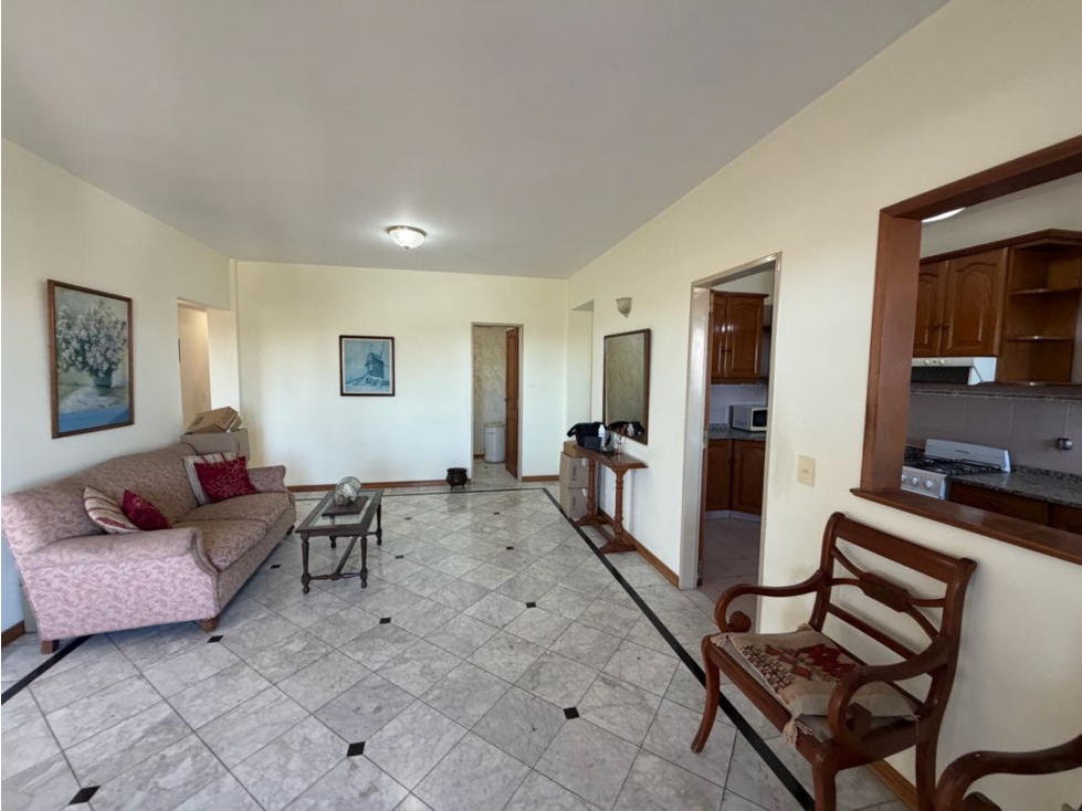 Departamento con tres dormitorios, balcon y cochera en venta - 5