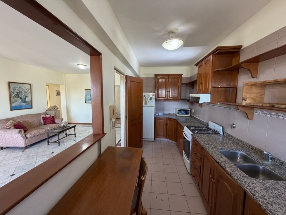 Departamento con tres dormitorios, balcon y cochera en venta - 6