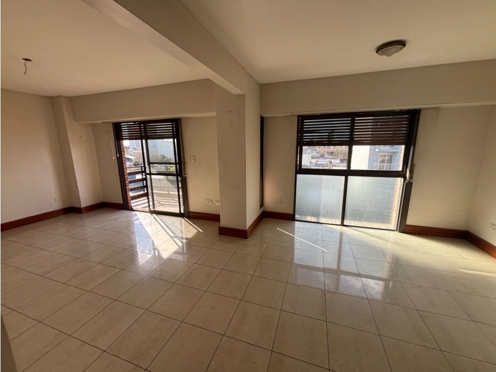 Departamento con tres dormitorios, en zona centrica en alquiler — foto 2