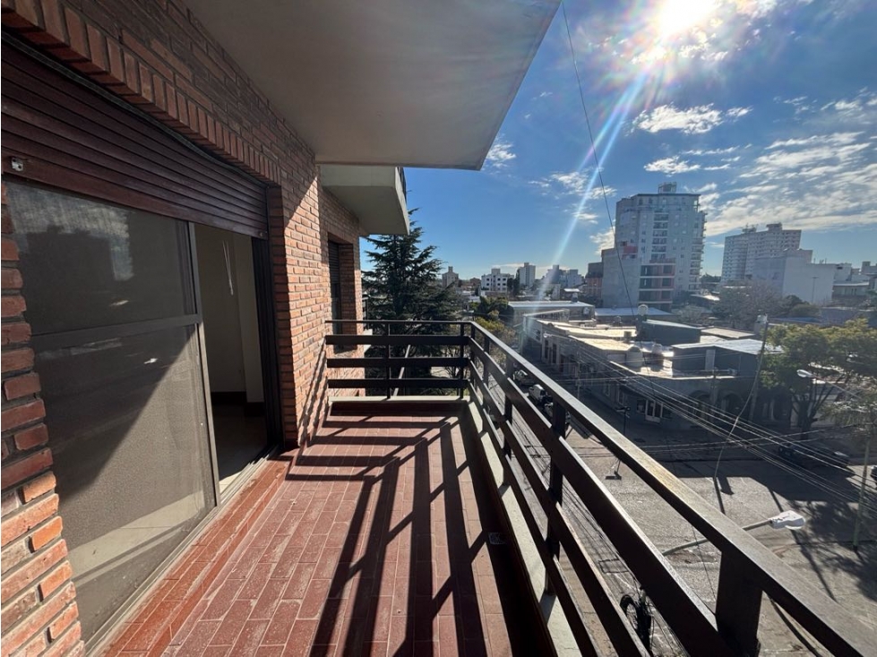 Departamento con tres dormitorios, en zona centrica en alquiler — foto 6