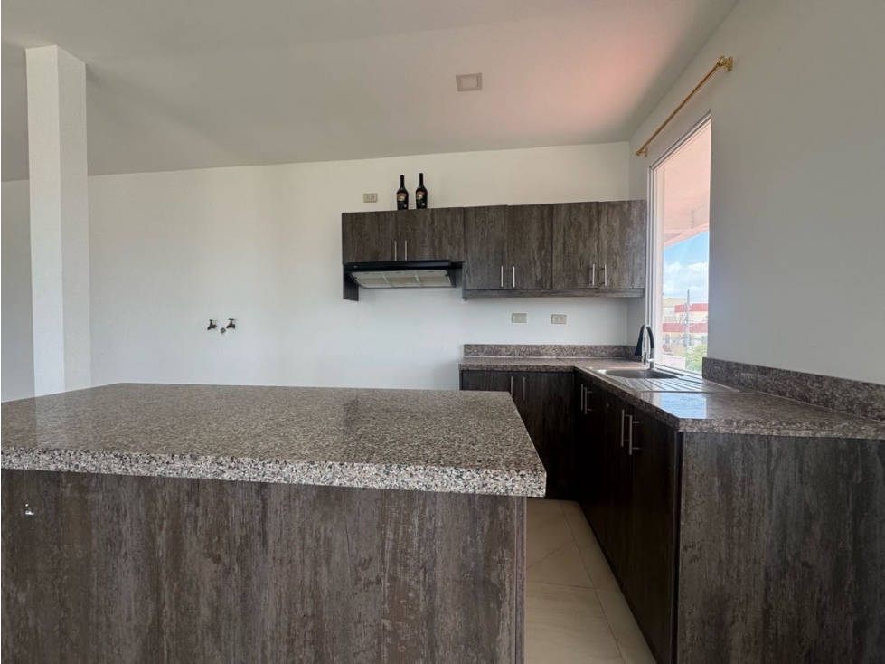 Departamento de 3 dormitorios en alquiler sin amoblar en Manta 2000 — foto 2