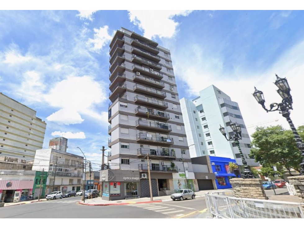 Departamento de piso completo en pleno centro en venta
