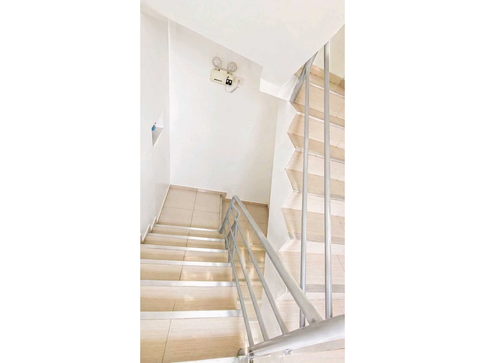 Departamento en 6to Piso Los Jardines SMP Cerca de Plaza Norte — foto 2