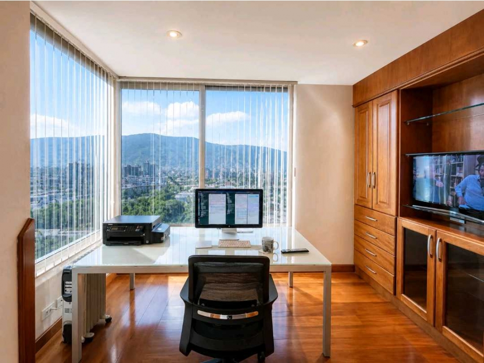 Rento Departamento amoblado con balcón en Quito González Suárez — foto 6