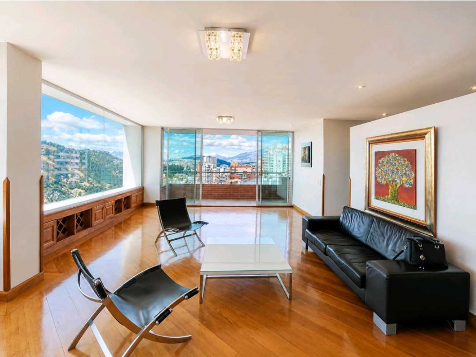 Rento Departamento amoblado con balcón en Quito González Suárez
