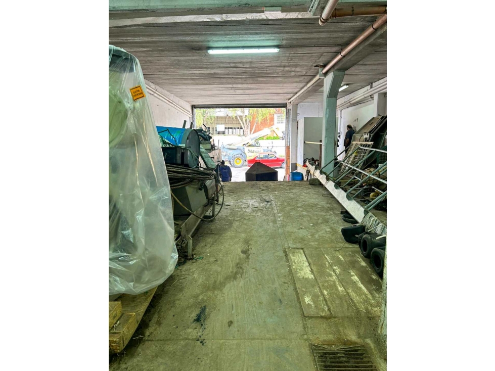 Deposito 900m2 - Ayolas y Posadas - 5
