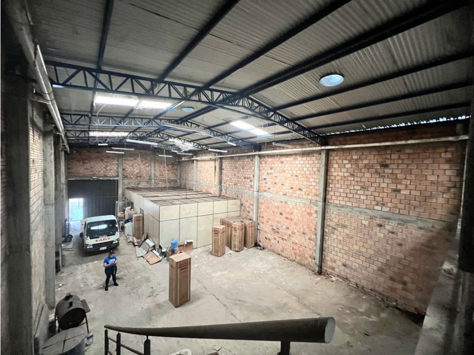 Deposito en el centro de Luque - 350m2 - 3