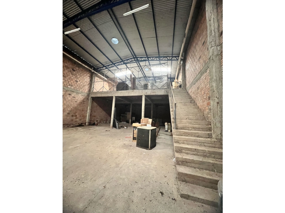 Deposito en el centro de Luque - 350m2 - 4