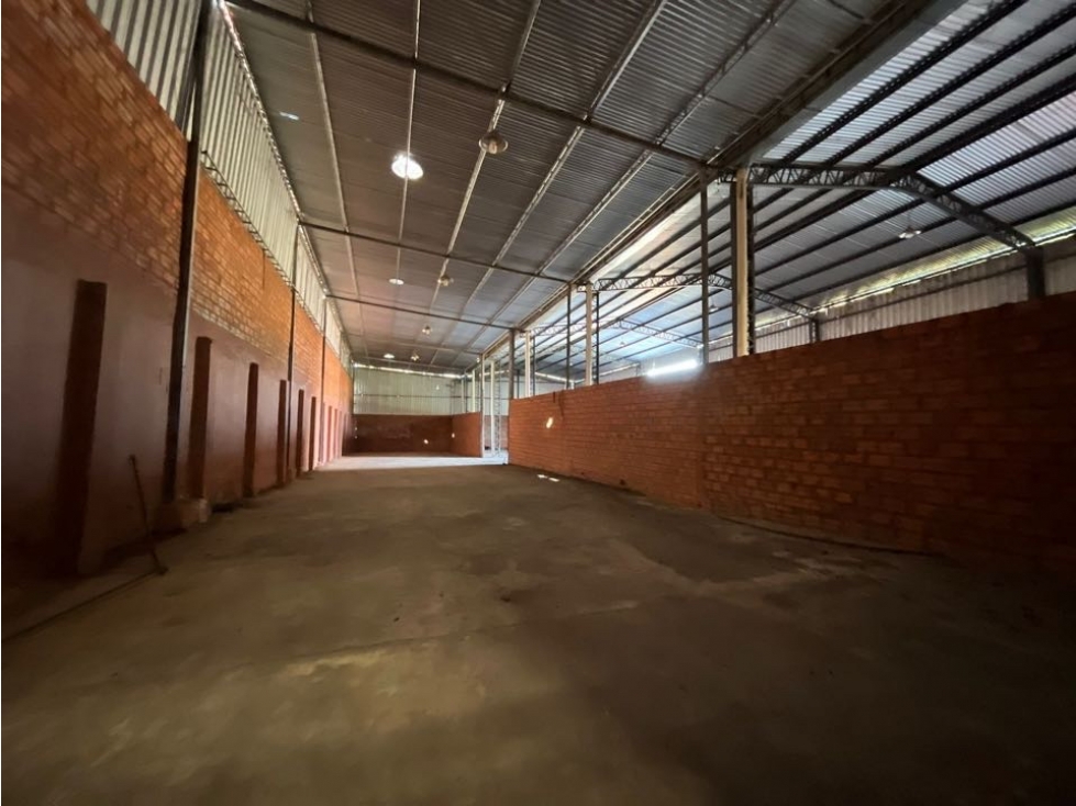 Depósito de 2000m2 para todo tipo de negocio - zona Terminal - 3