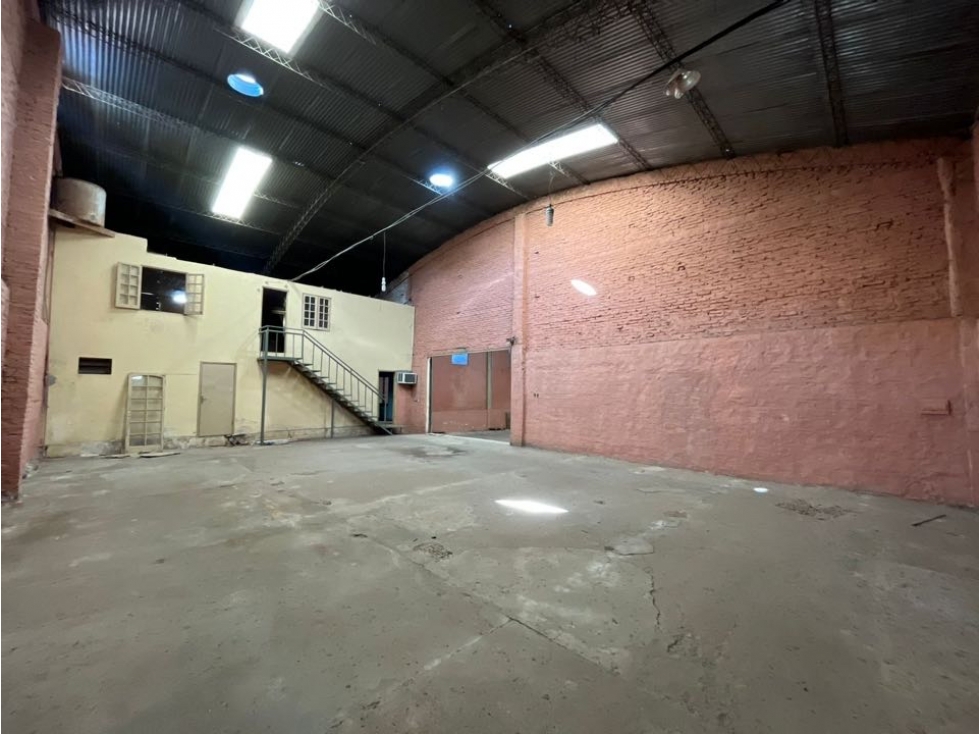 Depósito de 2000m2 para todo tipo de negocio - zona Terminal - 5