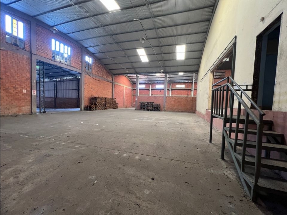 Depósito de 2000m2 para todo tipo de negocio - zona Terminal - 6