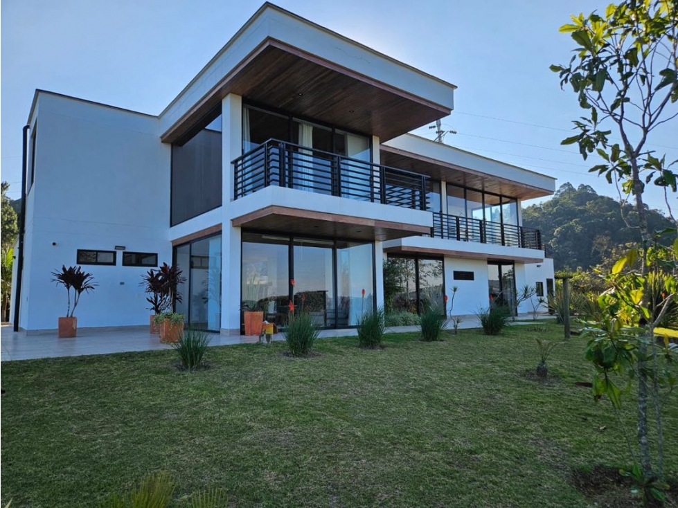 Casa para Arriendo Amoblado en El Retiro Antioquia sector La Fe - 1