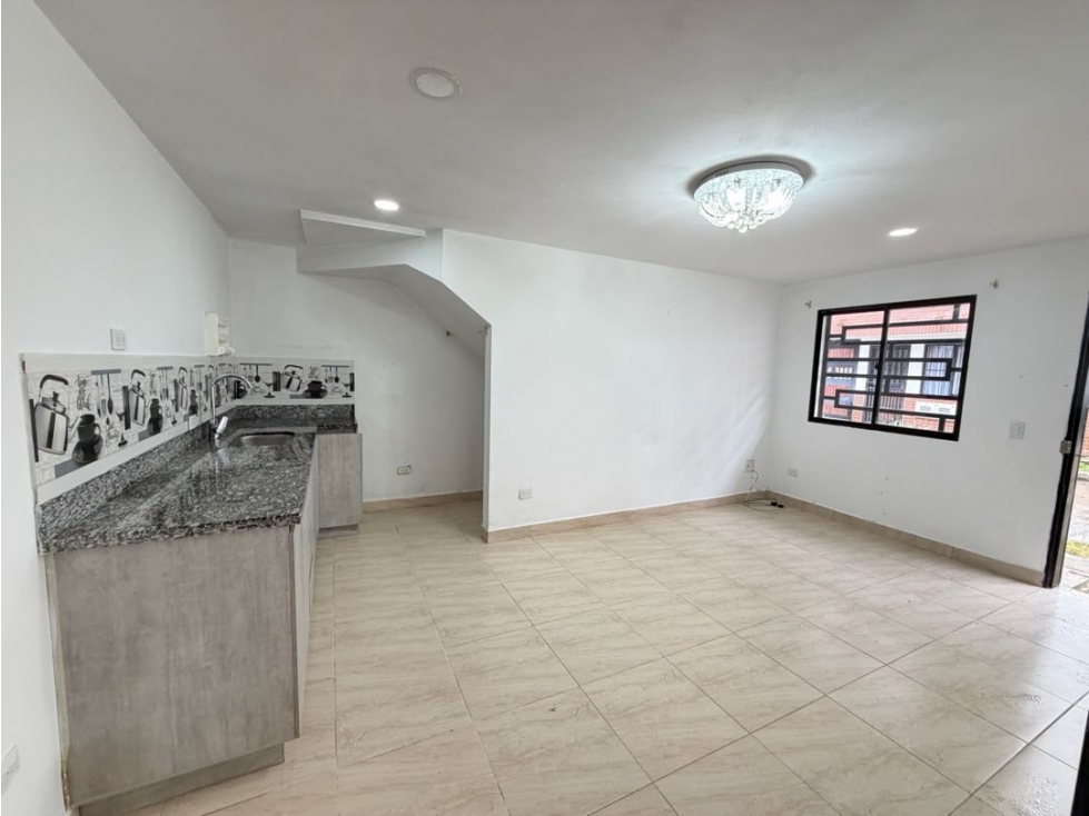 DESTACADO APARTAMENTO EN PRIMER PISO EN VENTA EN EL CARMEN DE VÍBORAL