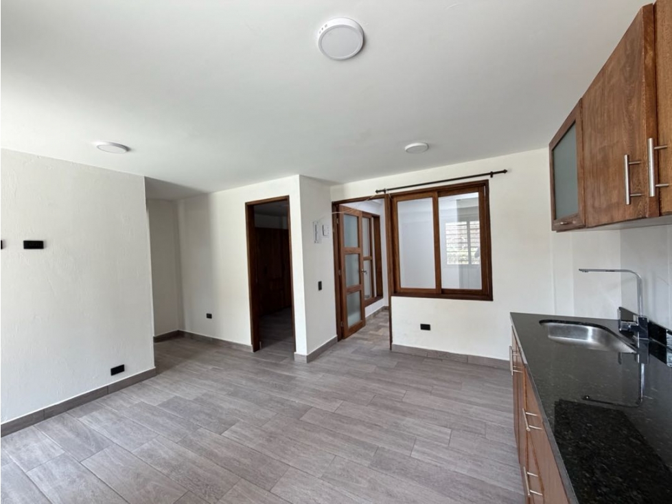 DESTACADO APARTAMENTO EN PRIMER PISO EN VENTA EN EL CARMEN DE VÍBORAL