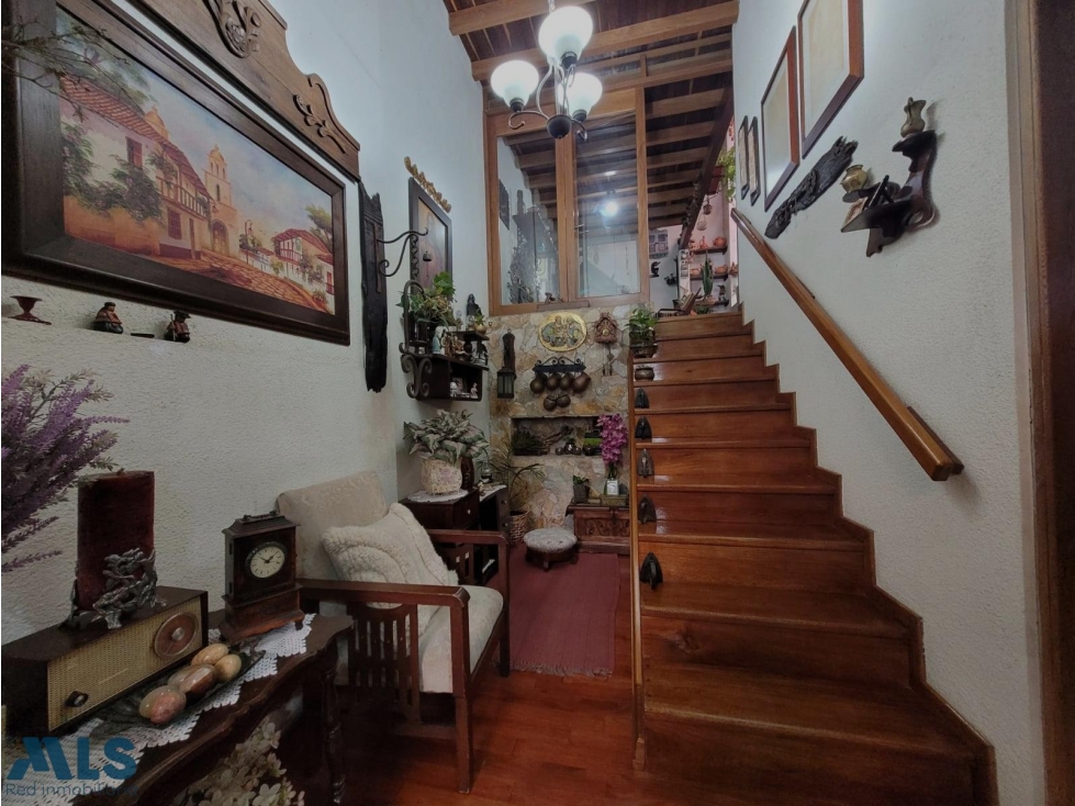 Disfruta de una amplia casa en el corazón de Gira...(MLS#254559) - 1