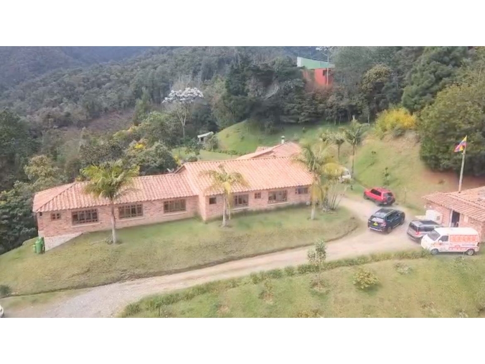 Dos casas independientes en mismo lote de Loma del Escobero Alto (*)