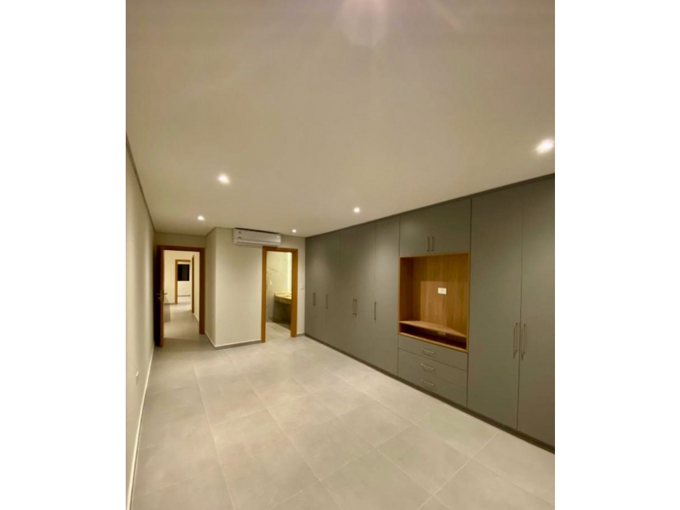 Dúplex con piscina, pequeño jardín y amplio dormitorio en suite - 4