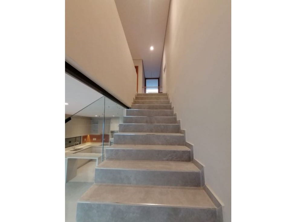 Dúplex con piscina, pequeño jardín y amplio dormitorio en suite - 3