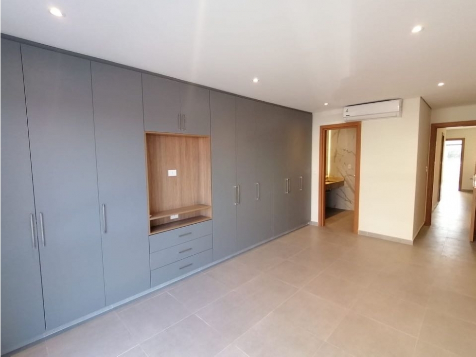Dúplex con piscina, pequeño jardín y amplio dormitorio en suite - 5