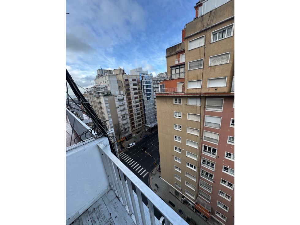 DPTO DE DOS AMBIENTES A LA CALLE CON BALCON - COLON Y LAS HERAS - 4