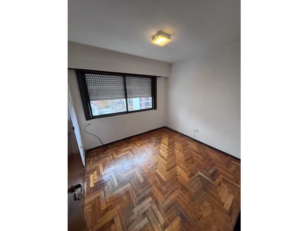 DPTO DE DOS AMBIENTES A LA CALLE CON BALCON - SANTA FE Y ALBERTI - 6