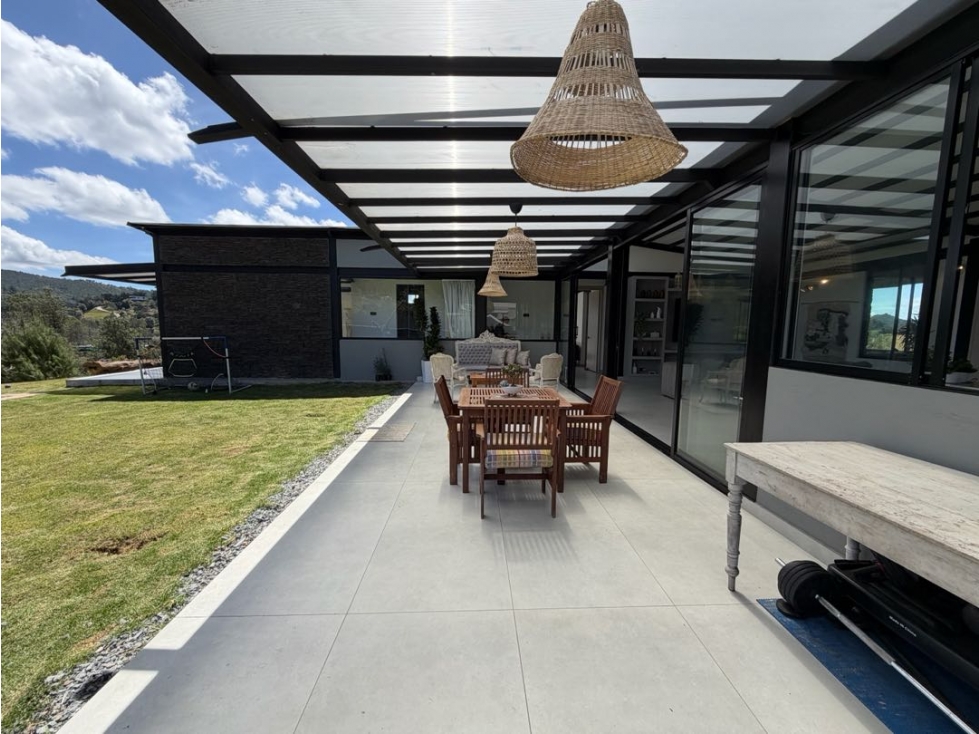 (DT) Hermosa Casa Moderna en el Alto del Escobero (Sin peaje) — foto 2