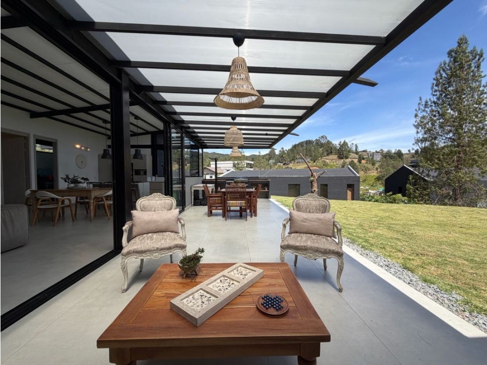 (DT) Hermosa Casa Moderna en el Alto del Escobero (Sin peaje) — foto 4
