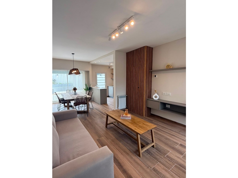 DUPLEX 4 AMBIENTES RECICLADO, ZONA PARQUE LURO - 2