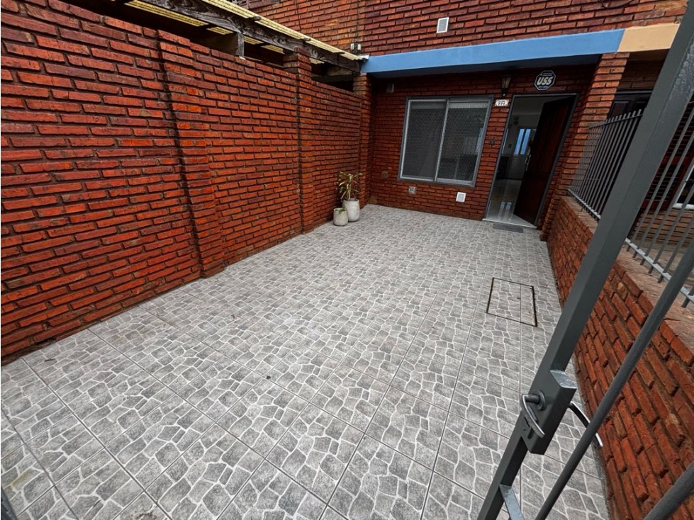 Duplex a metros de Avenida Varela en venta - 2